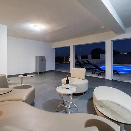 Villa By The River *